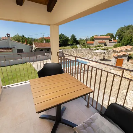 Vito An Peaceful Escape Near Historic Town Vikendica *