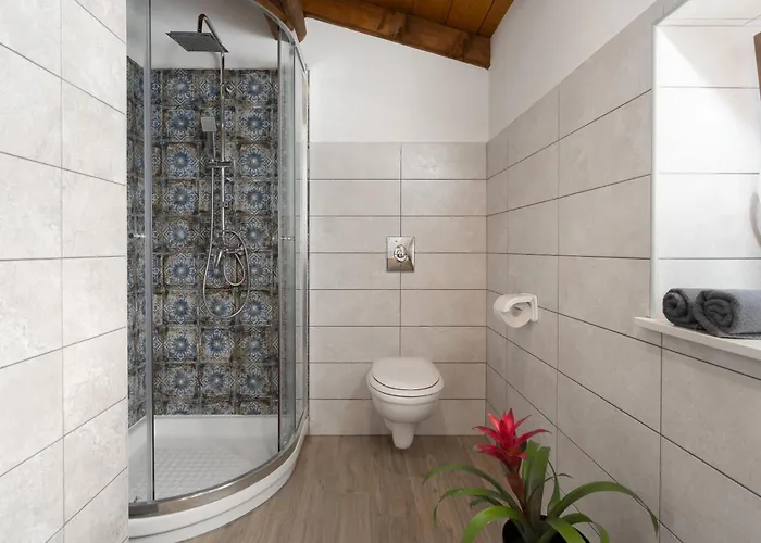 Vikendica Vito An Peaceful Escape Near Historic Town *