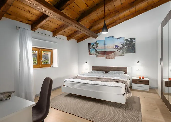 Vikendica Vito An Peaceful Escape Near Historic Town *