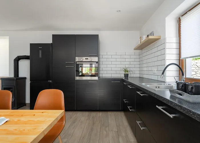 Vito An Peaceful Escape Near Historic Town Vikendica